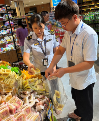 廣西興安縣市場(chǎng)監(jiān)管局開展中秋月餅食品安全專項(xiàng)排查，保障節(jié)日期間食品銷售安全